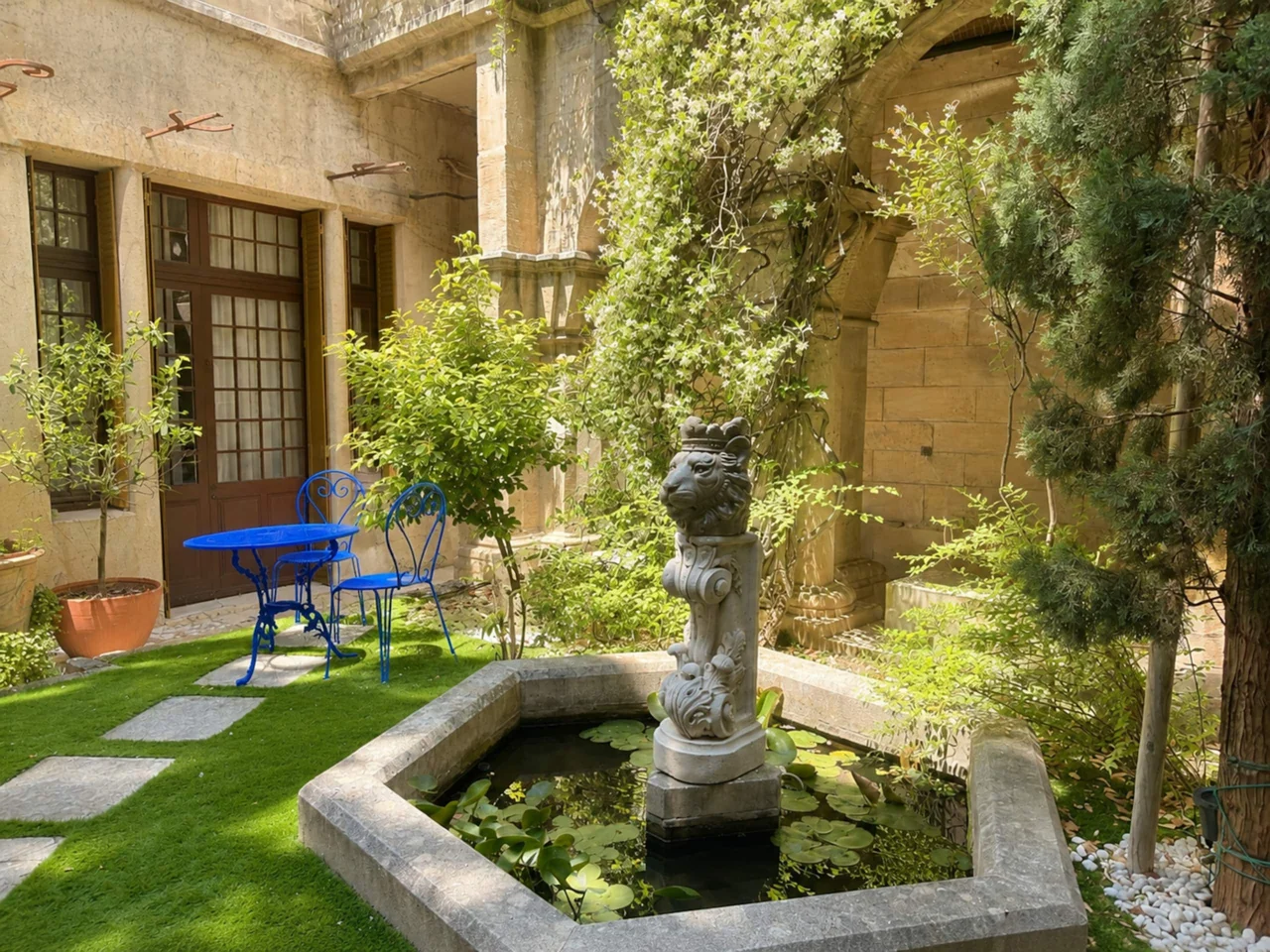 Face au Palais des Papes, photographie du logement
